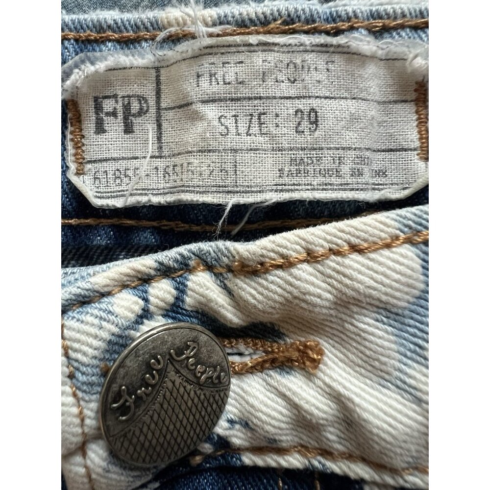 Free People denim blue whitewashed cut-off distressed shorts red stripe 29 - Picture 4 of 10